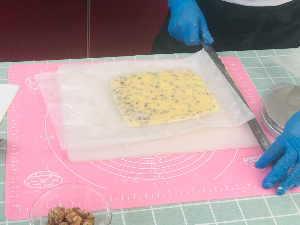 跟著唐人老師學(xué)做:美式蔓越莓餅干(圖6) image010.png