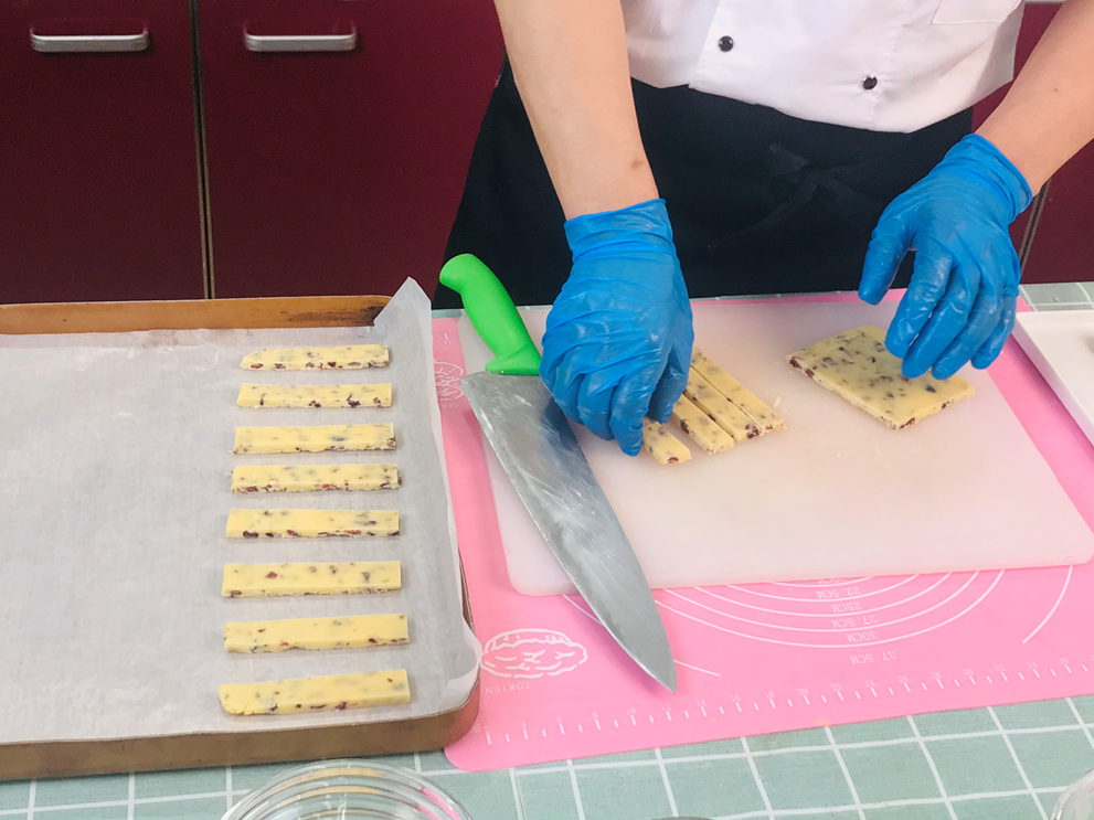 跟著唐人老師學(xué)做:美式蔓越莓餅干(圖7) image012.png