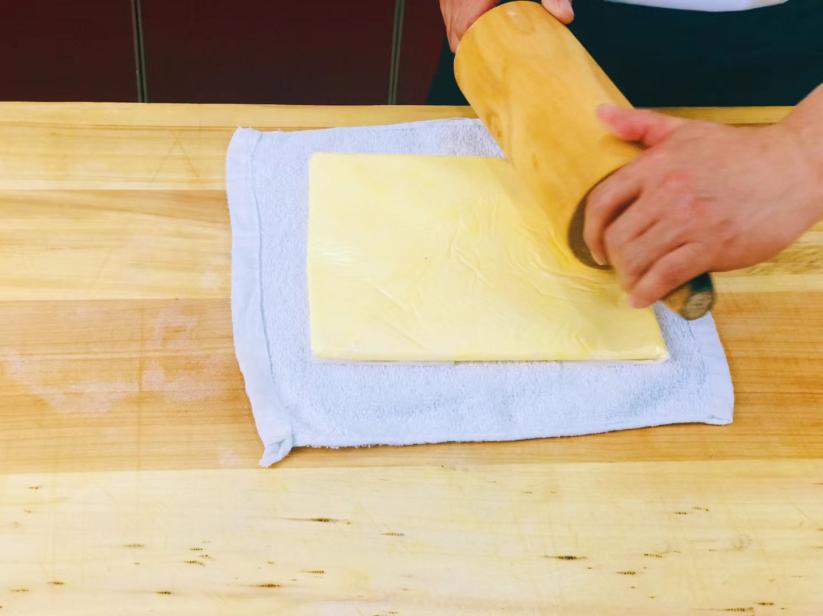 年輕人最愛的網(wǎng)紅店爆款，酥到掉渣的“蝴蝶酥”