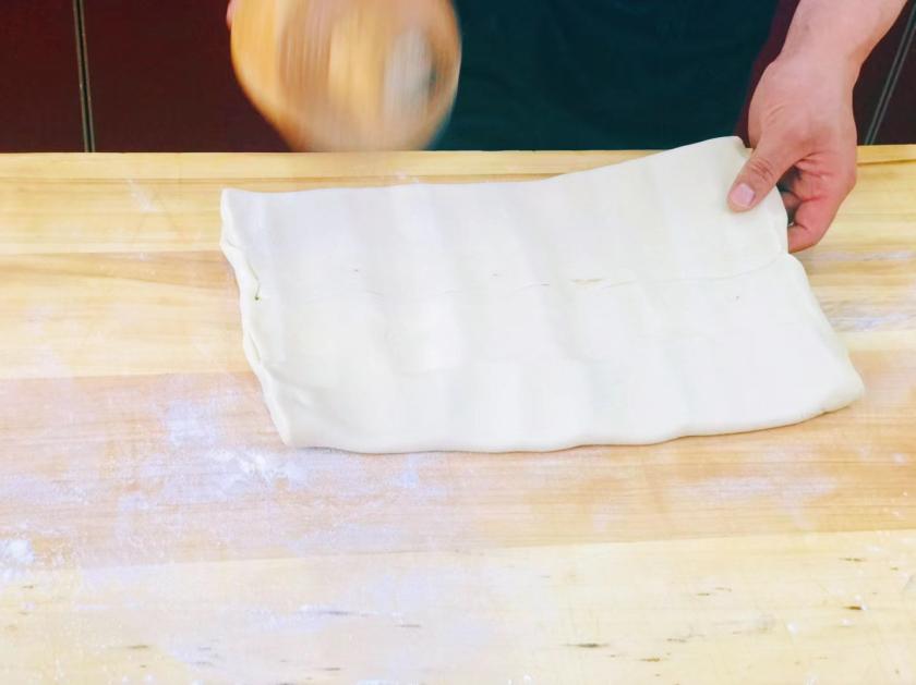 年輕人最愛的網(wǎng)紅店爆款，酥到掉渣的“蝴蝶酥”