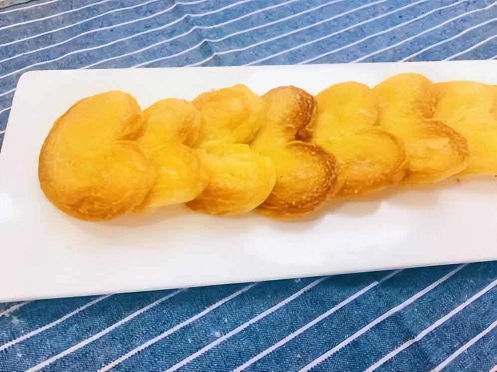 年輕人最愛的網(wǎng)紅店爆款，酥到掉渣的“蝴蝶酥”