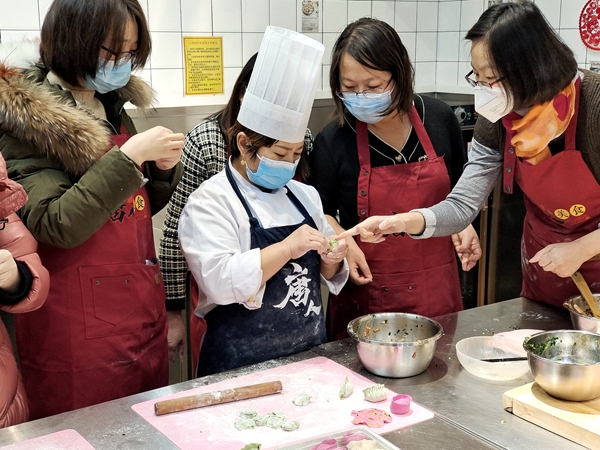除夕手工餃子體驗(yàn)課落幕(圖2) 微信圖片_20230103095926.jpg