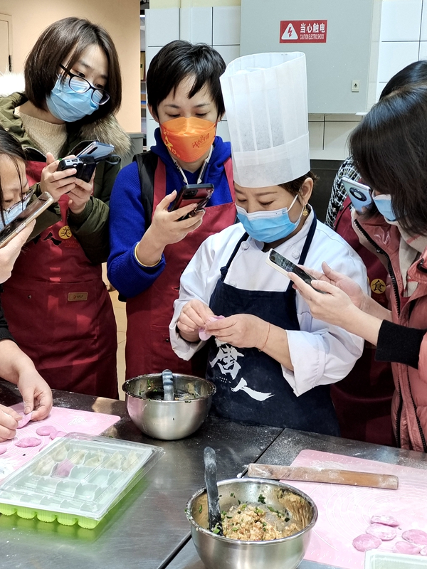 除夕手工餃子體驗(yàn)課落幕(圖5) 微信圖片_202301030959263.jpg