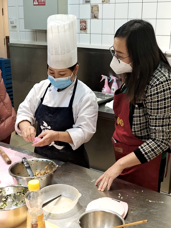 除夕手工餃子體驗(yàn)課落幕(圖4) 微信圖片_202301030959262.jpg