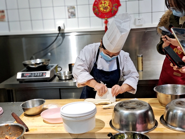 除夕手工餃子體驗(yàn)課落幕(圖9) 微信圖片_202301031000271.jpg