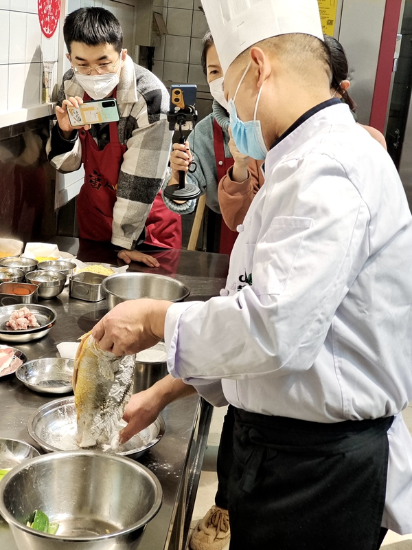 經(jīng)典年夜飯?bào)w驗(yàn)活動(dòng)圓滿(mǎn)結(jié)束(圖1) 微信圖片_202301081133405.jpg