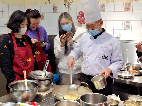 經(jīng)典年夜飯?bào)w驗(yàn)活動(dòng)圓滿(mǎn)結(jié)束(圖4) 微信圖片_202301081133408.jpg