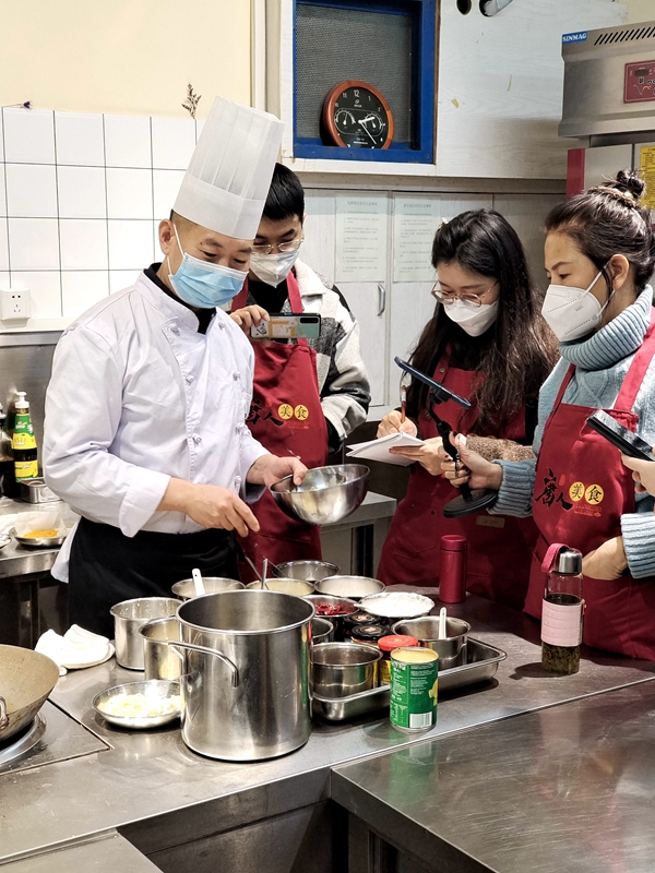 經(jīng)典年夜飯?bào)w驗(yàn)活動(dòng)圓滿(mǎn)結(jié)束(圖3) 微信圖片_202301081133407.jpg