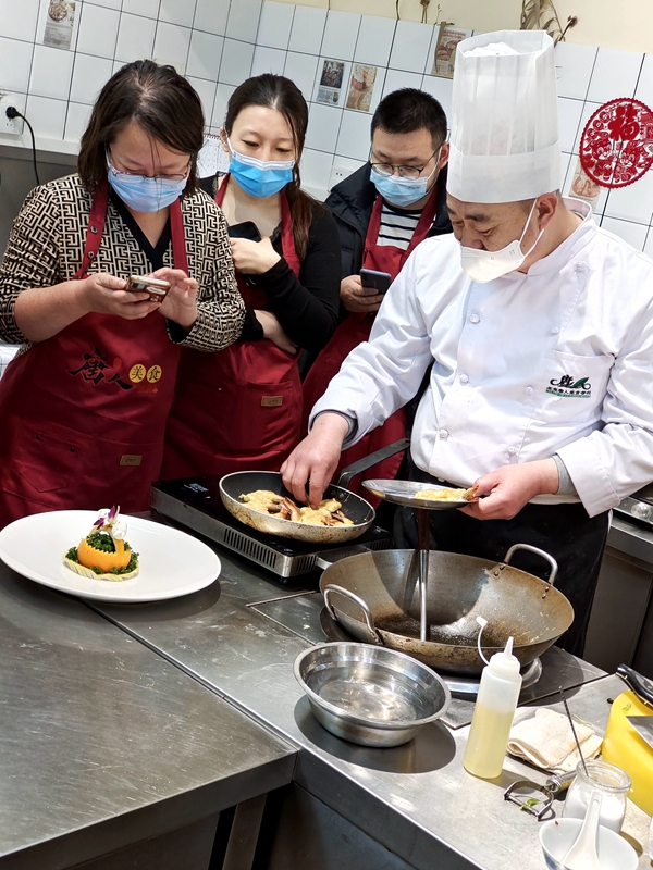 經(jīng)典年夜飯?bào)w驗(yàn)活動(dòng)圓滿(mǎn)結(jié)束(圖12) 微信圖片_202301121109566.jpg