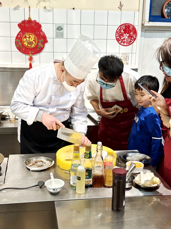 經(jīng)典年夜飯?bào)w驗(yàn)活動(dòng)圓滿(mǎn)結(jié)束(圖15) 微信圖片_202301121109569.jpg